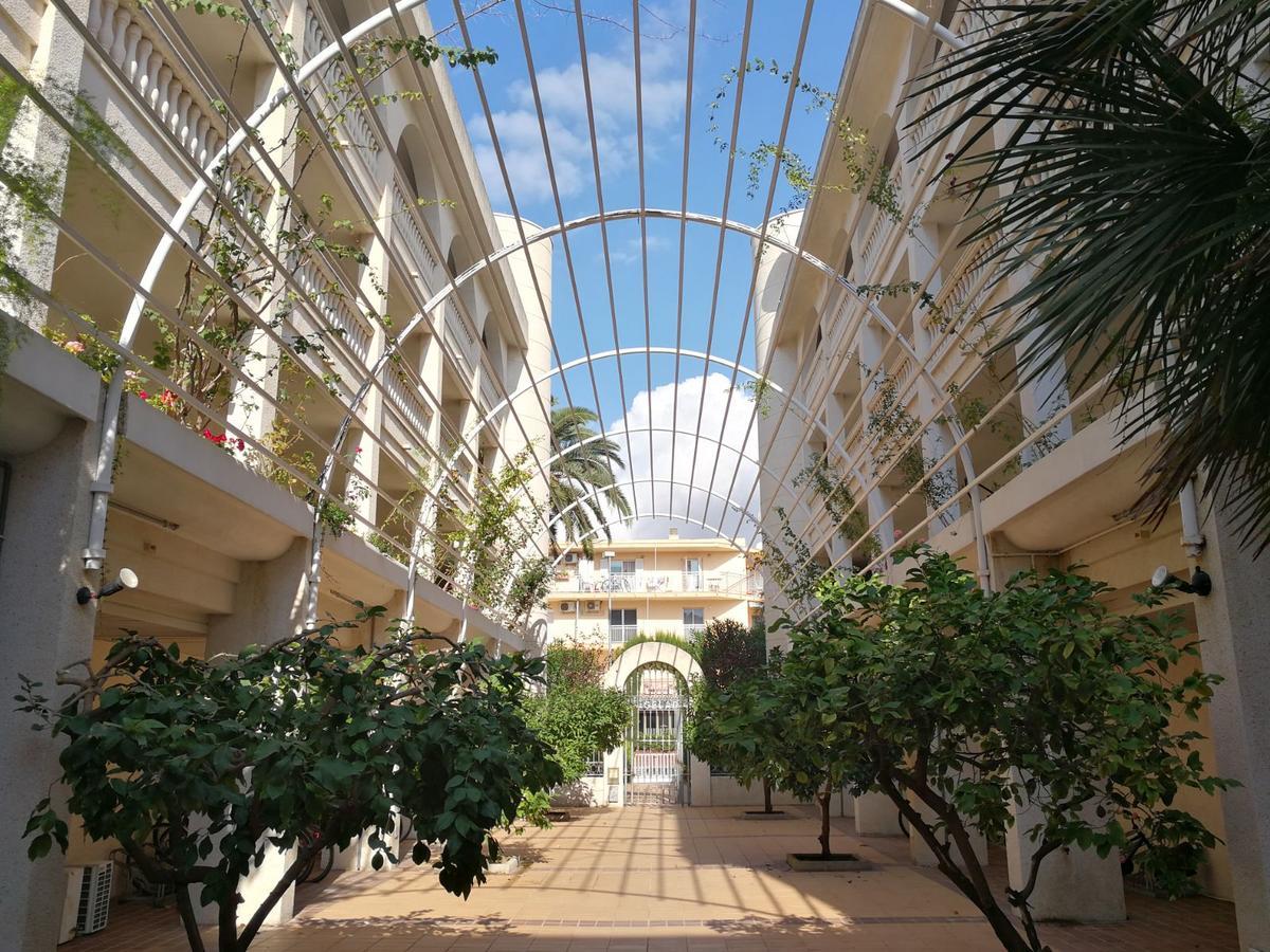 Apartamentos Versailles Villafortuny Extérieur photo